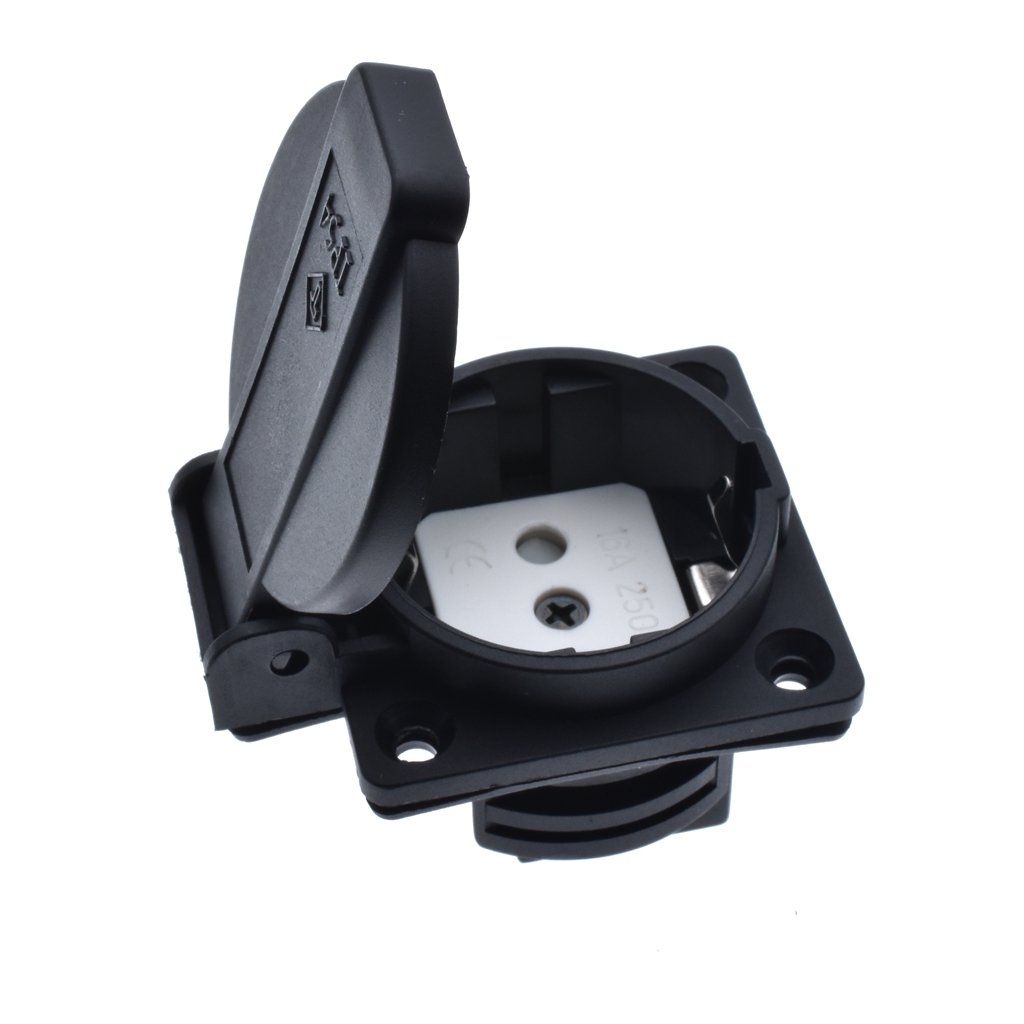 Schuko CEE7 presa femmina di a - Outdoor Power Hub recensione e prezzo
