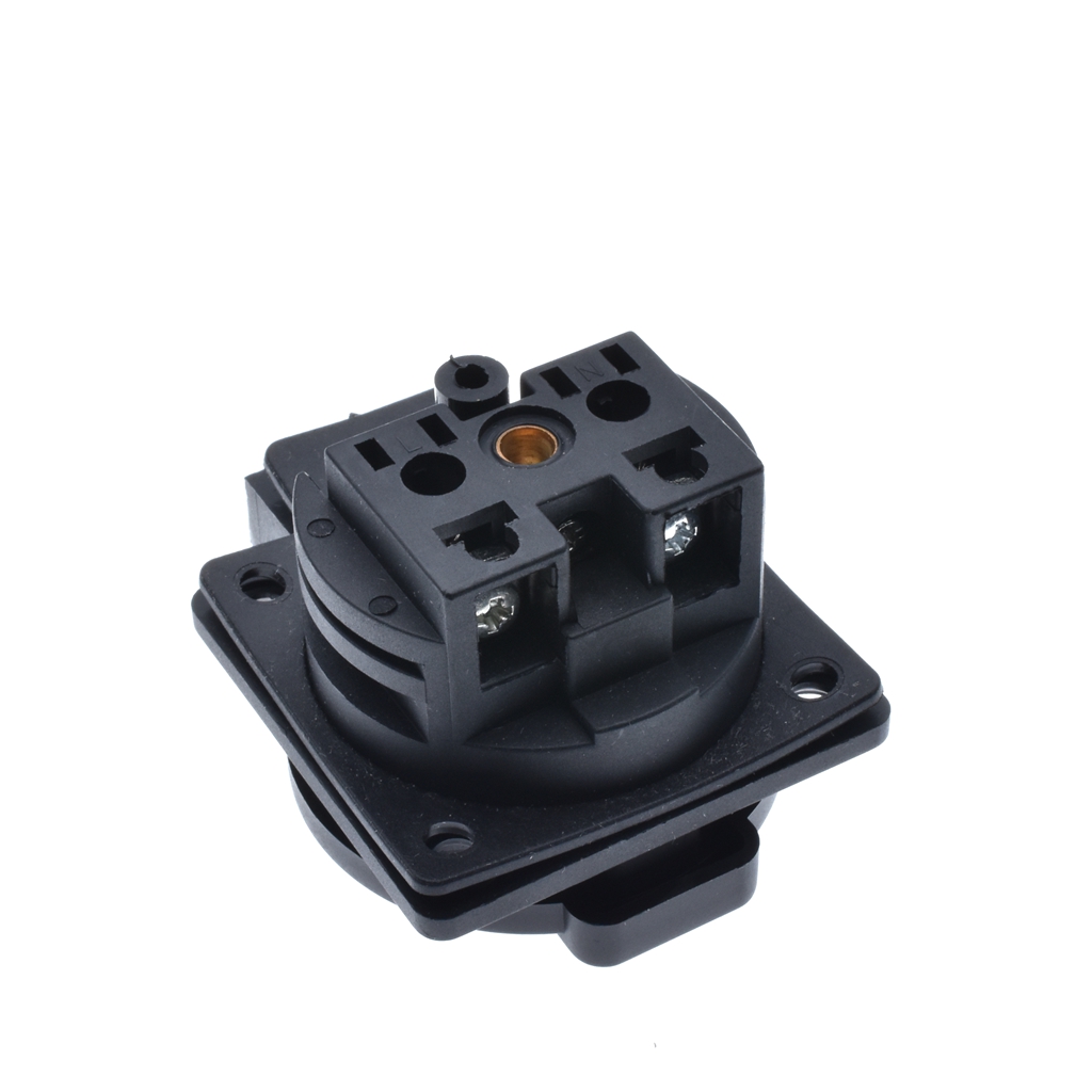 Schuko CEE7 presa femmina di a - Outdoor Power Hub recensione e prezzo